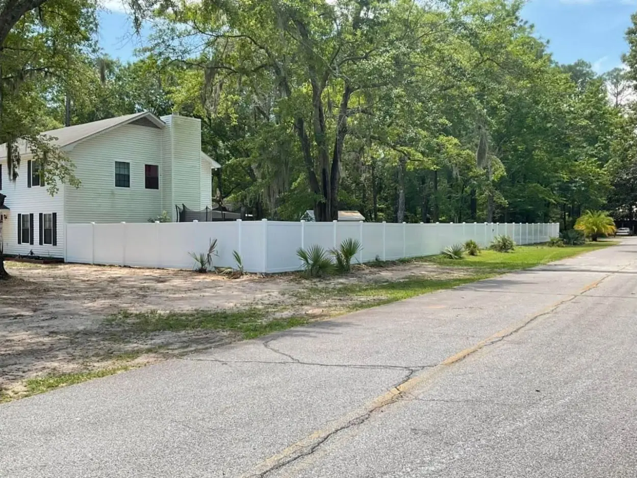 White vinyl privacy fence installed by Owens Fence Company in Hinesville